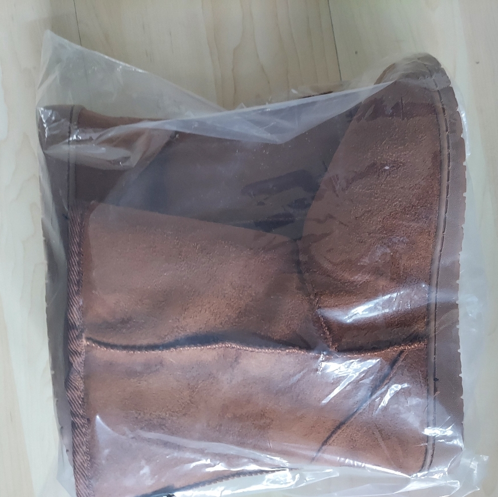 DAWGS microfiber boots. Color Brown. Size 7. Padded with memory foam. - Picture 3 of 9